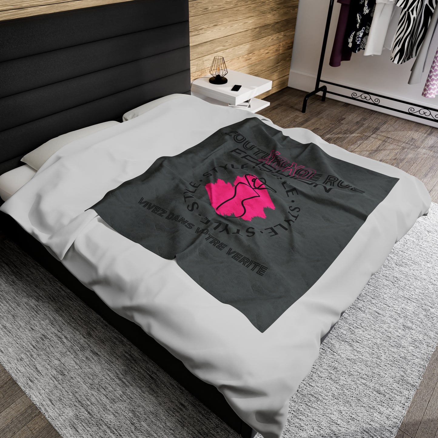 Fashionable XOXO Graphic Creative Expression Blanket - Dark Grey Couture De Rue Pink Splattered Plush Velveteen Blanket - KismetWonders