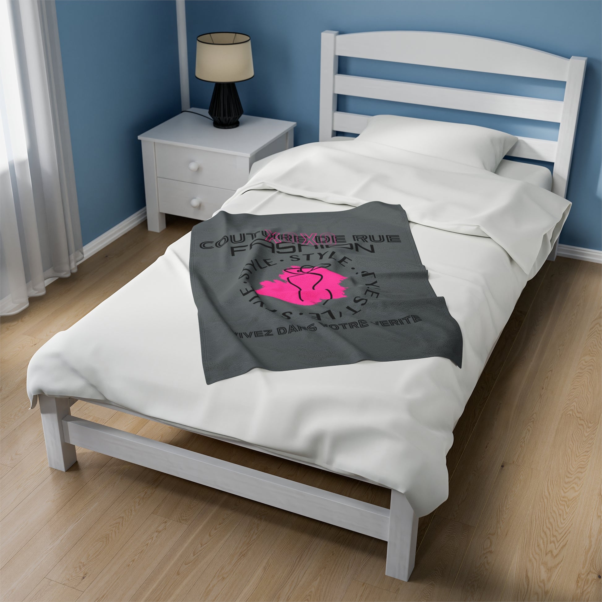 Fashionable XOXO Graphic Creative Expression Blanket - Dark Grey Couture De Rue Pink Splattered Plush Velveteen Blanket - KismetWonders