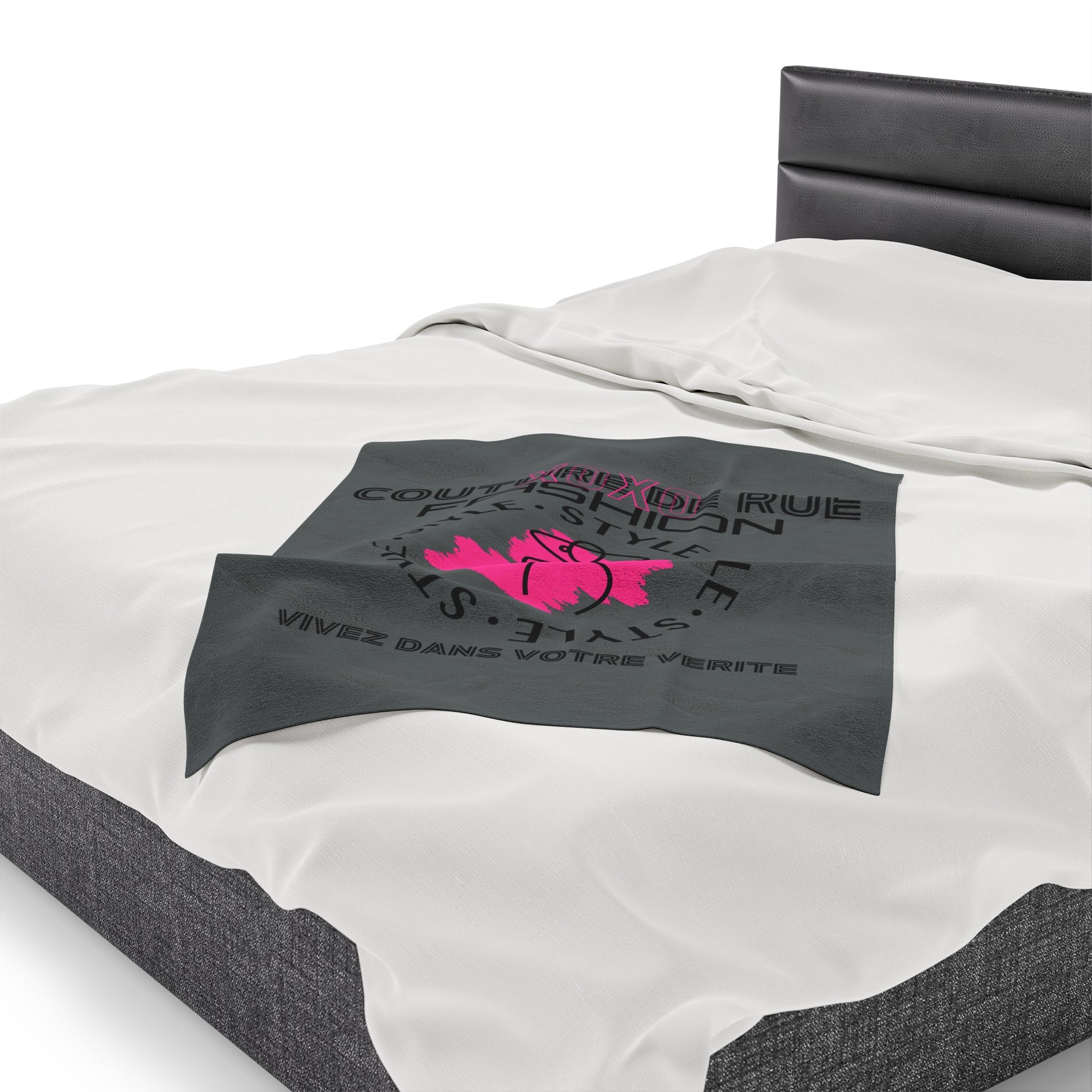 Fashionable XOXO Graphic Creative Expression Blanket - Dark Grey Couture De Rue Pink Splattered Plush Velveteen Blanket - KismetWonders